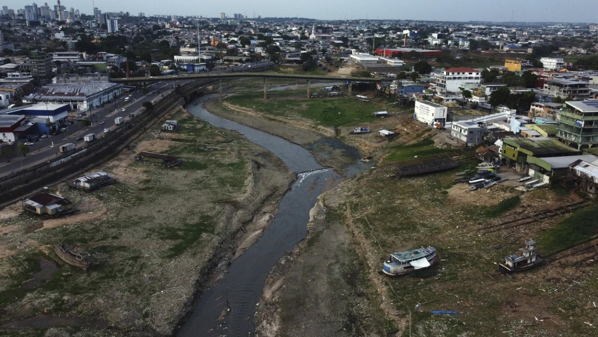 Parte del río Educandos que se conecta con el río Negro, estado de Amazonas, Brasil, 25 de septiembre de 2024. (AP Foto/Edmar Barros)