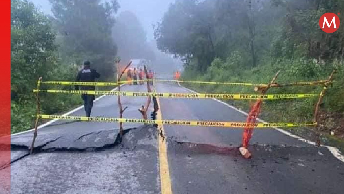 Cercan carretera Texcaltitlán-Sultepec por la formación de un hundimiento. Foto: (Especial)