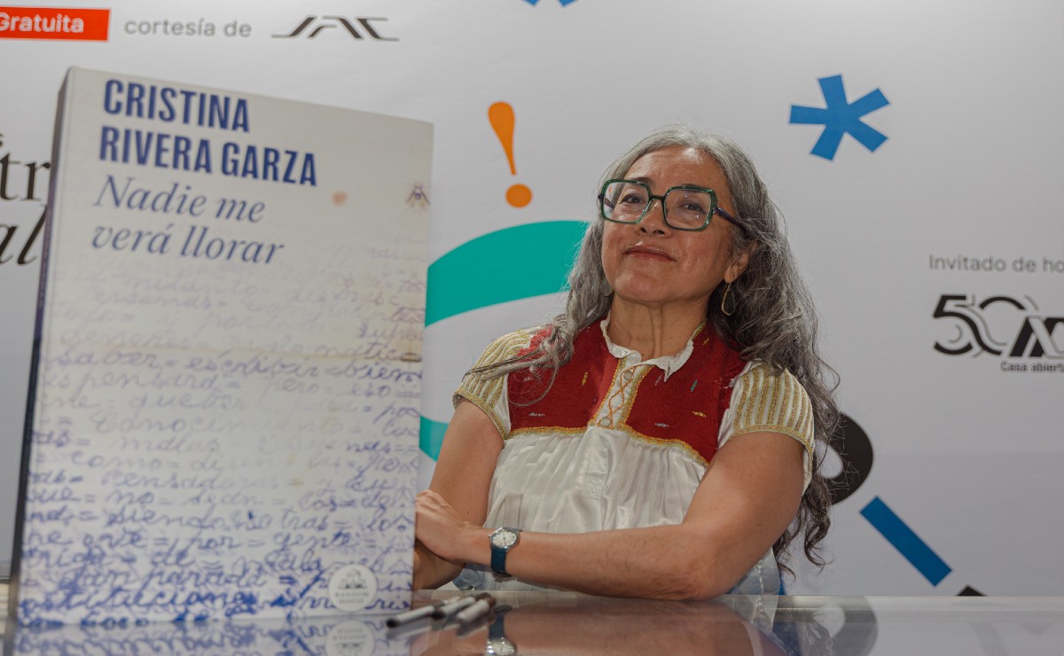 La escritora dio una larga charla ante cientos de jóvenes. (Gabriela Riveros)