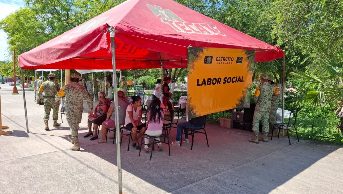 Militares brindan ayuda en Hidalgo, Tamaulipas. (Antonio Hernández)