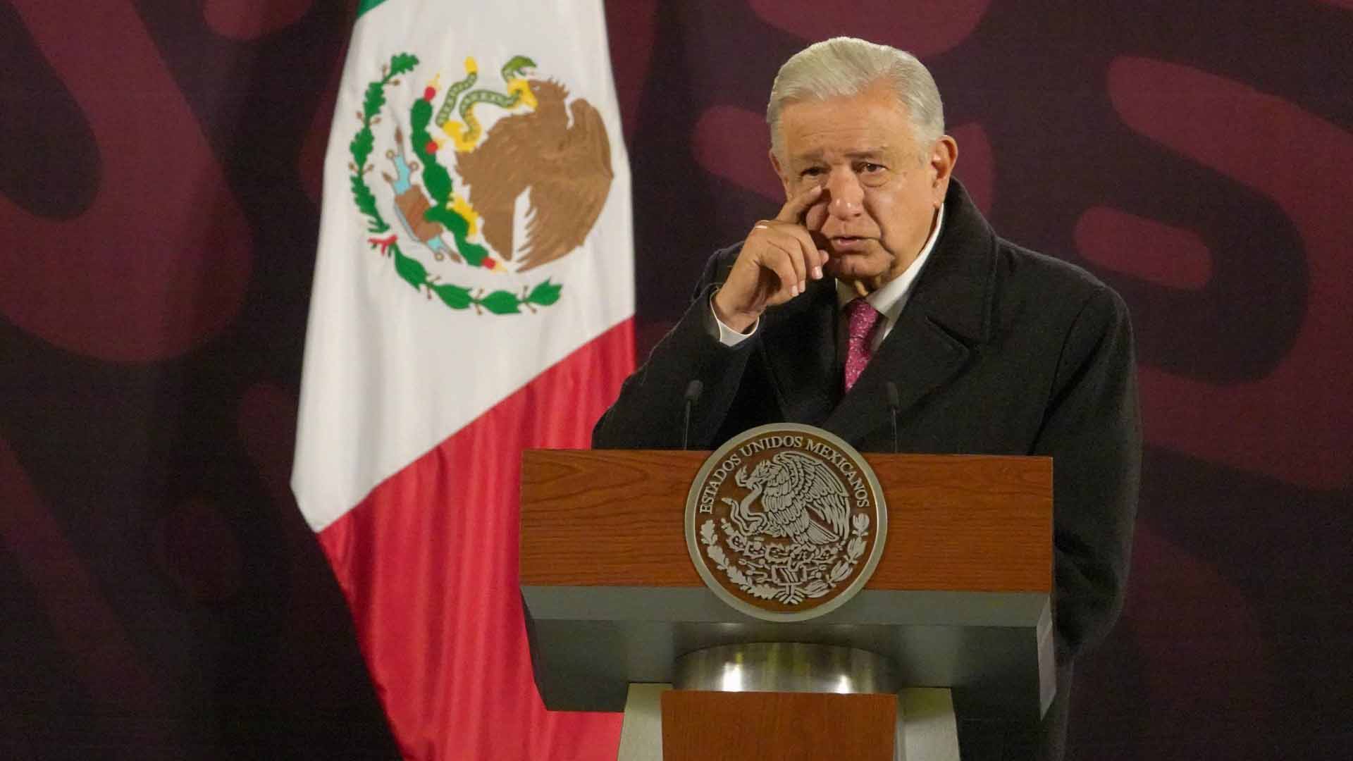 AMLO llora en su última Mañanera y lo despiden con música con el tema 'La Paloma '