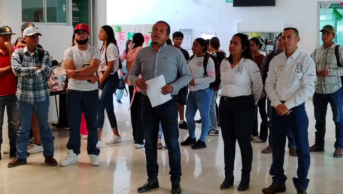 Directivos, maestros y alumnos disfrutaron de este día con conferencias y exposiciones. (cortesía)