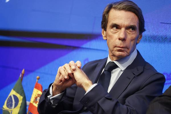 El ex presidente español, José María Aznar, habla durante una conferencia este lunes, en la Asociación Comercial de São (Brasil). | Foto: EFE
