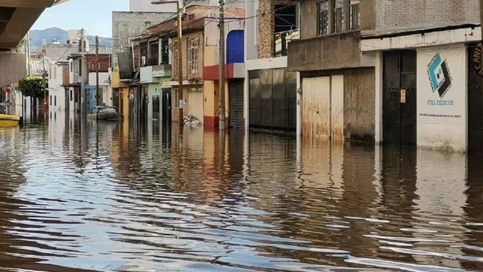 Vecinos de Morelia rechazan refugiarse en albergues por miedo a saqueos tras tormenta tropical John