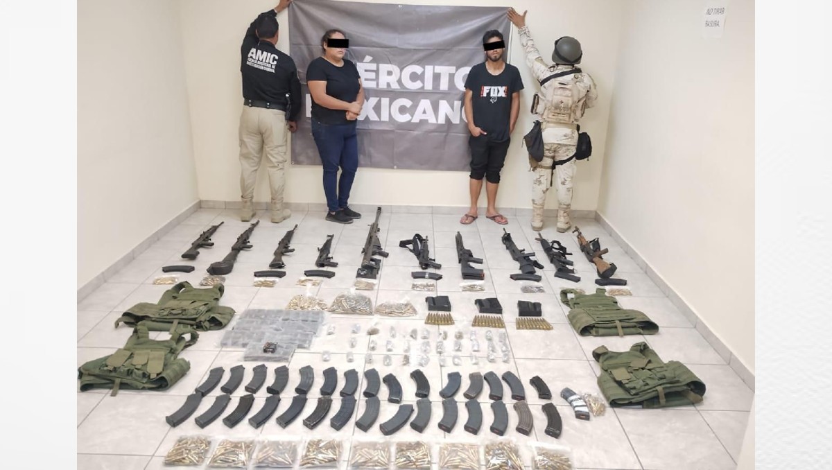 Autoridades capturaron a una mujer y a un hombre con la posesión de las armas. | Especial