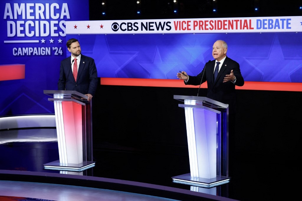 Los candidatos a la vicepresidencia de Estados Unidos, JD Vance y Tim Walz, en debate de la CBS | Foto: AFP
