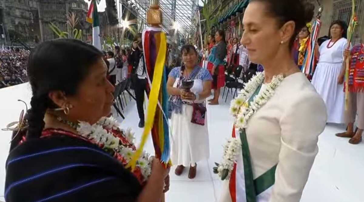 Claudia Sheinbaum recibe bastón de mando en Zócalo de CdMx