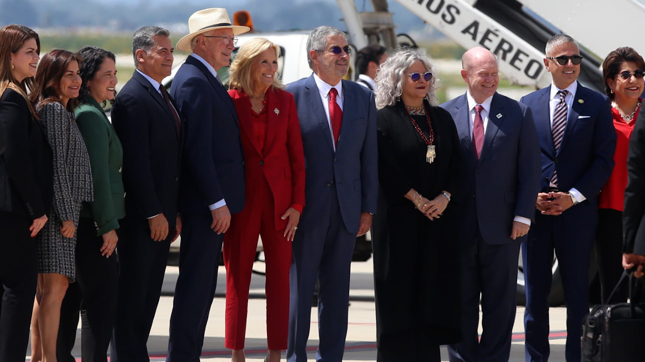 Jill Biden llega a México con comitiva de EU para la investidura de Claudia Sheinbaum