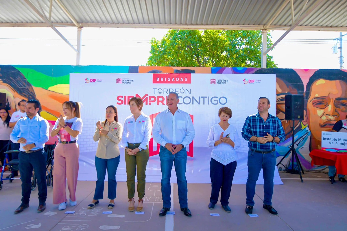 El alcalde de Torreón dijo que la banqueta representa una inversión aproximada de 500 mil pesos. | Especial