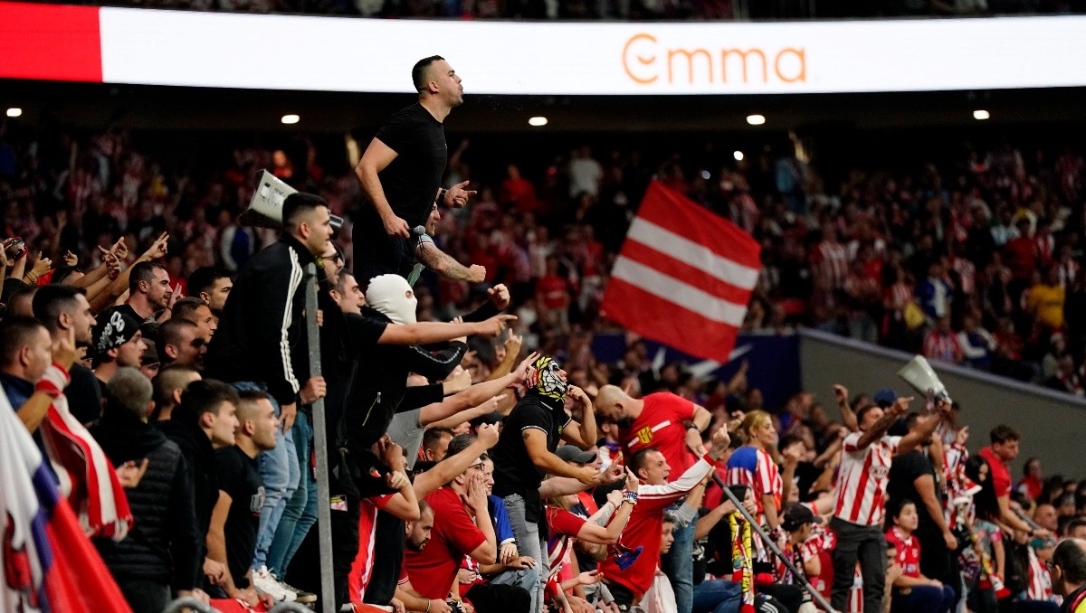 Atlético de Madrid recibe sanciones después de incidentes en el derbi (Reuters)