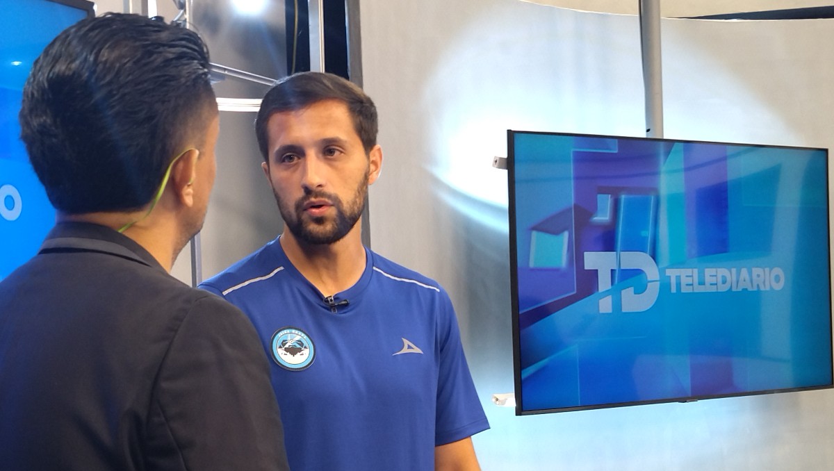 Carlos Gutiérrez visitó el noticiero de Telediario. (Víctor Durán)