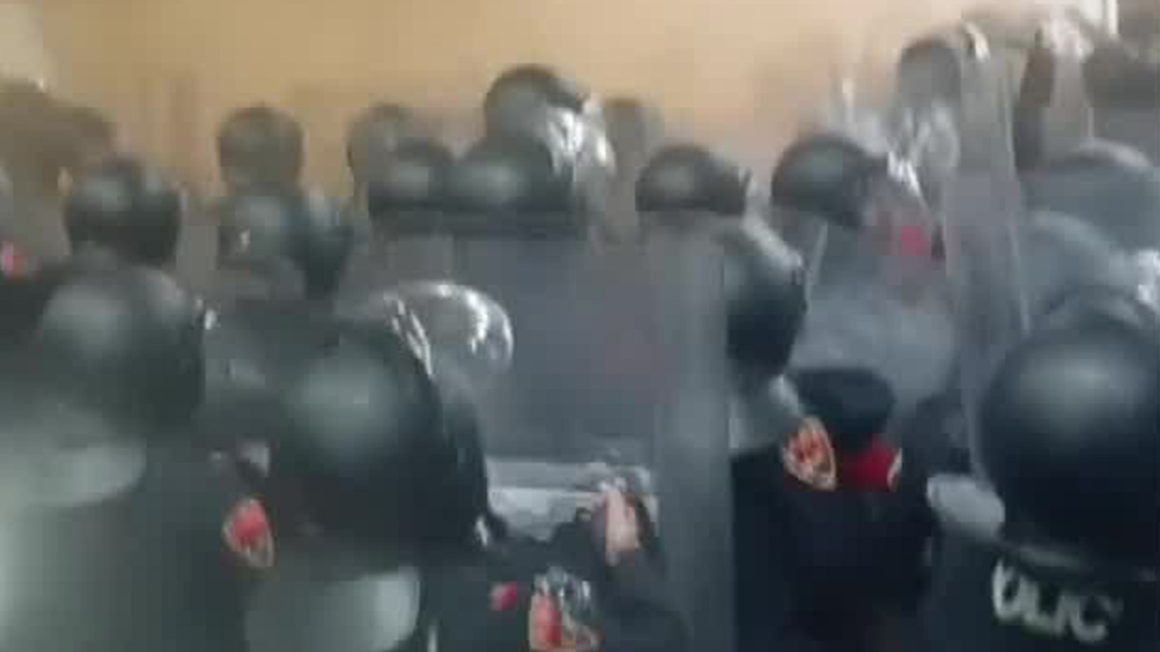 Encapuchados vandalizan negocios durante la marcha en conmemoración del 2 de octubre de 1968