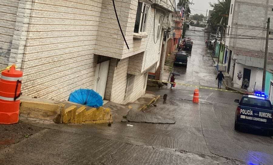 Hombre es llevado a urgencias tras electrocutarse.