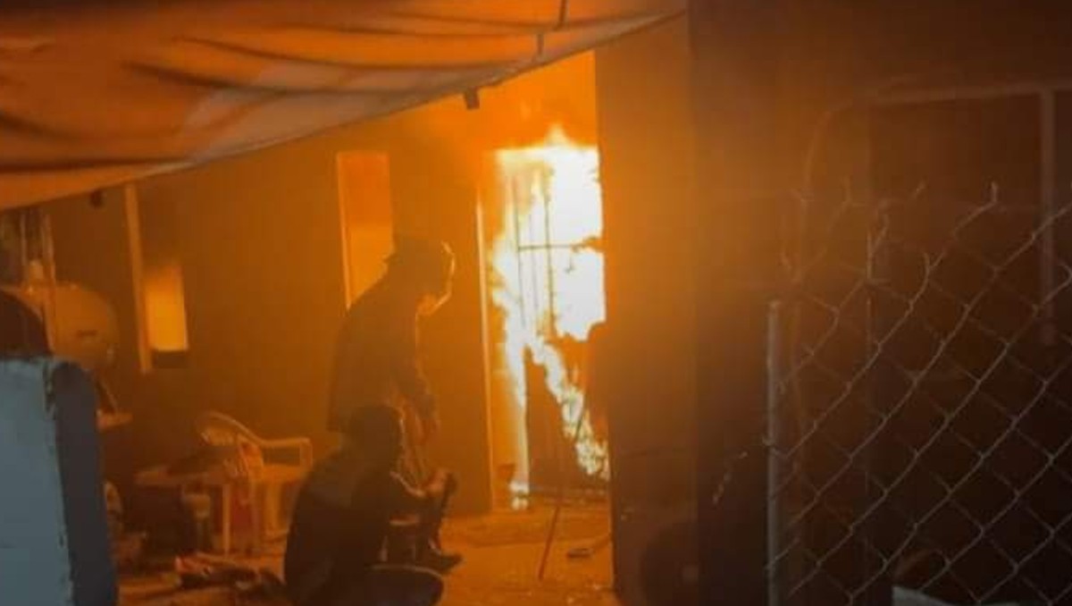 Hombre prende fuego a su casa e impide entrada a bomberos en Altamira