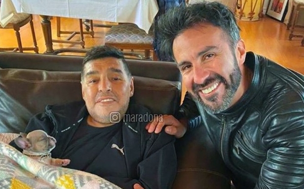 Maradona con el neurocirujano Leopoldo Luque (Instagram @maradona)