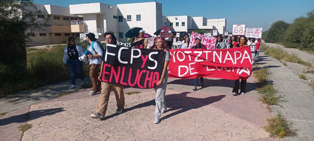 Como cada 2 de octubre desde que fue fundada y a excepción de la pandemia, los alumnos de FCPyS llevaron a cabo una marcha. | Especial