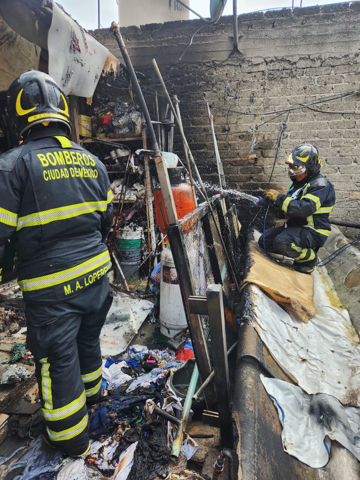 Bomberos atienden flamazo en alcaldía GAM (foto: Bomberos Ciudad de México)
