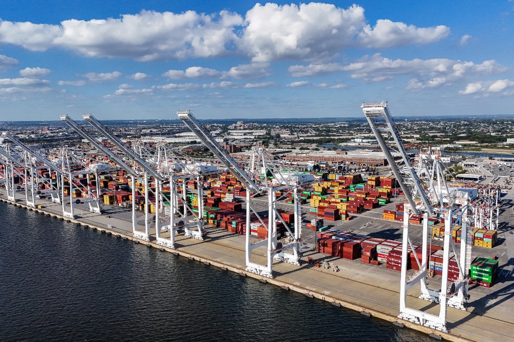 En la huelga participaron 45 mil trabajadores portuarios detuvo la operación de 36 puertos. (Especial)
