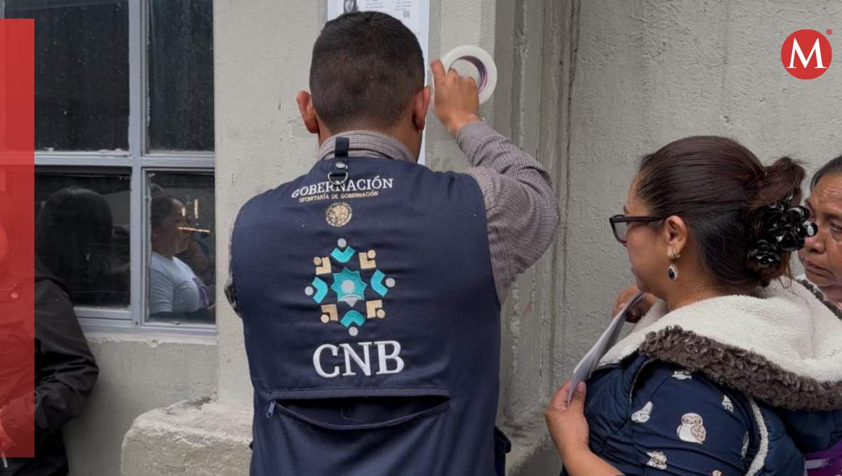 Madres buscadoras e integrantes de colectivos, colocaron volantes en la terminal de autobuses de Toluca. | Foto: Mario C. Rodríguez