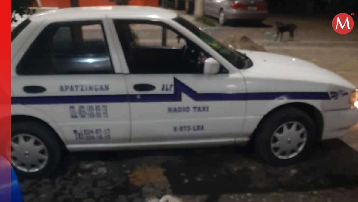 Después de cometer varios asaltos, los delincuentes abandonaron el taxi (Especial)