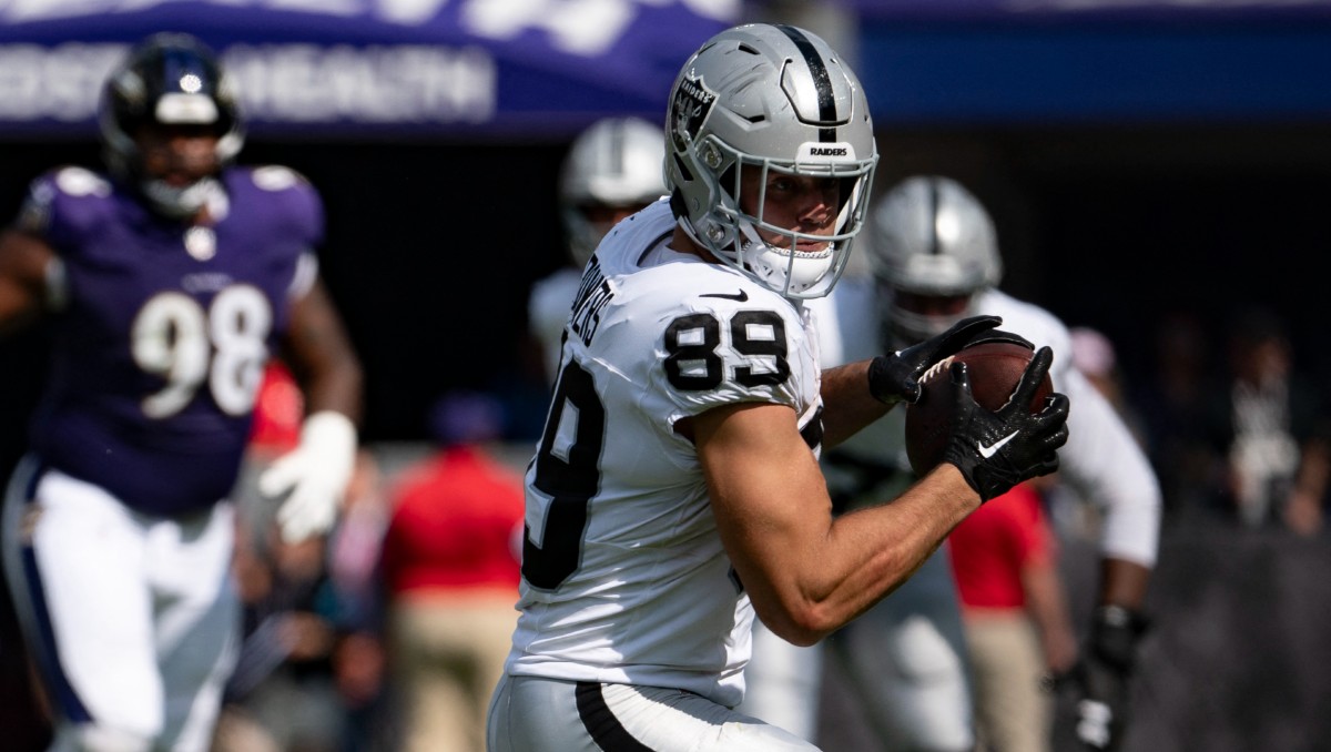 Defensa de Raiders y Brock Bowers, principal enfoque de los Broncos (Reuters)