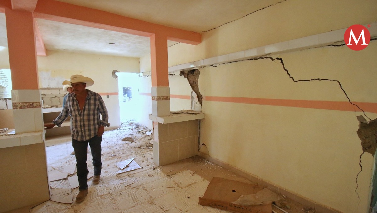 Familias afectadas por grietas en suelo del altiplano de Tamaulipas.