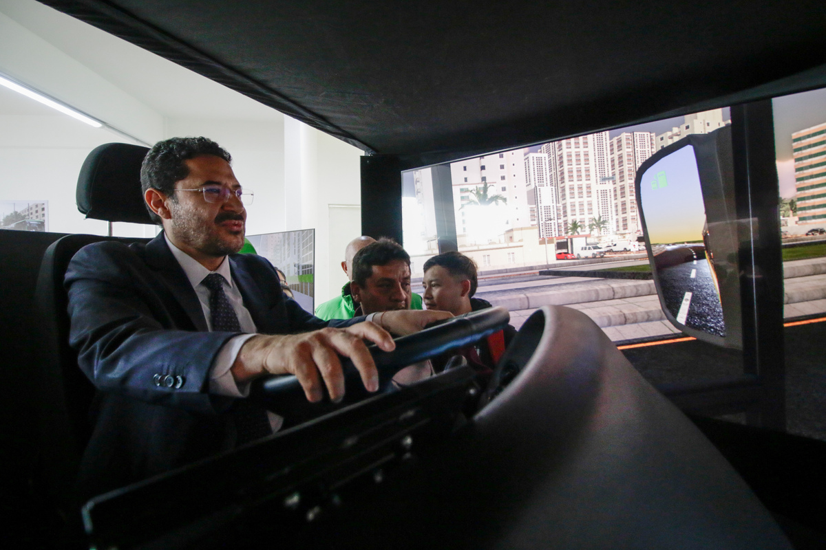 Martí Batres encabezó la entrega de los primeros 50 autobuses eléctricos. (Foto: especial)