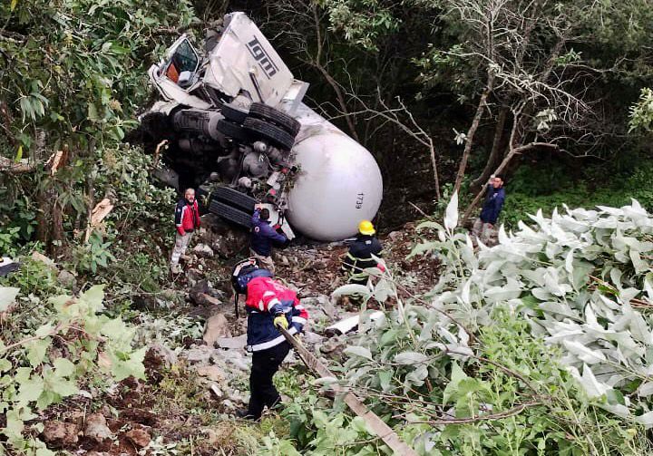 Ordenan cierre de carretera México-Tampico.