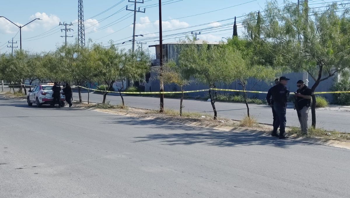 Policía de Ciénega de Flores y agentes ministeriales resguardaron la zona para realizar las indagaciones pertinentes. Agustín Martínez