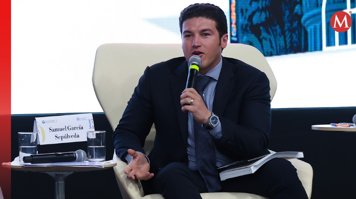 Samuel García presenta libro en la FIL Monterrey. Foto: Jorge López