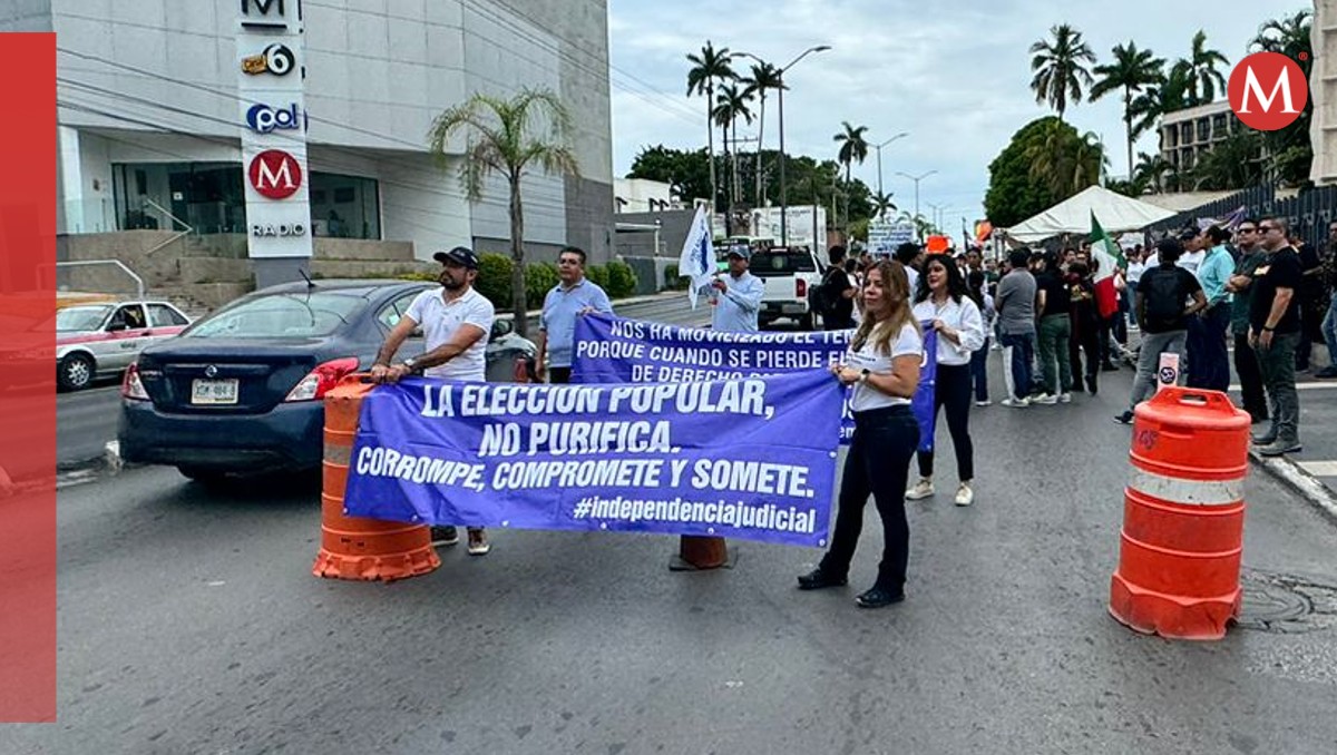 Trabajadores del Poder Judicial de la Federación bloquean Avenida Hidalgo. | Mario Juárez