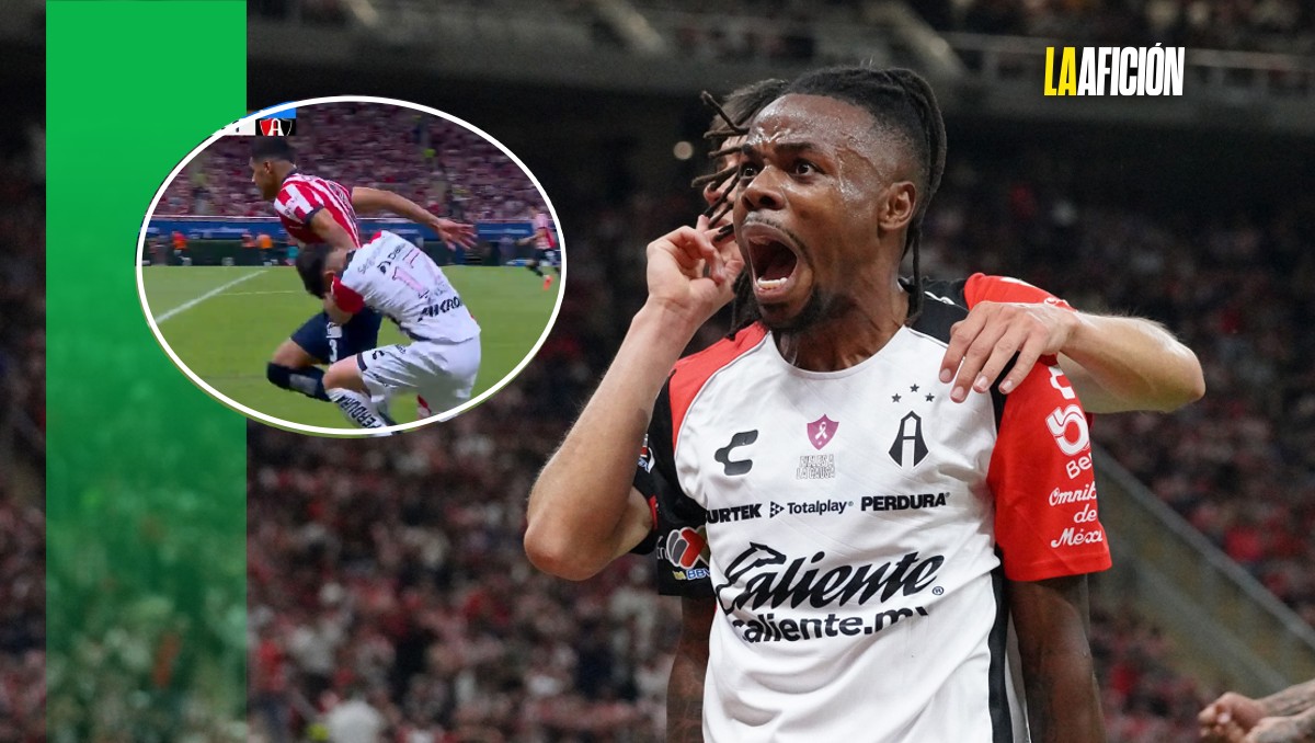 Así fue la polémica del gol con el que Atlas encaminó la victoria en el Clásico Tapatío ante Chivas  (Imago7)