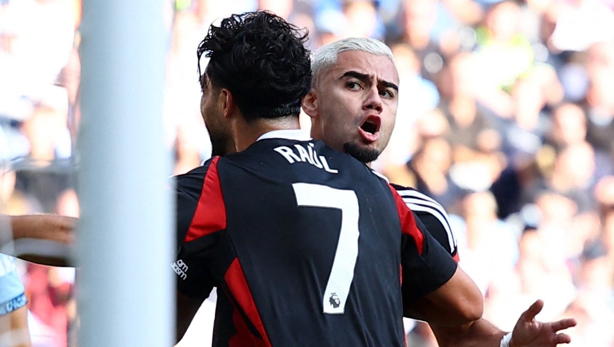 Raúl Jiménez se luce con una increíble asistencia de taquito en partido vs el Manchester City (Reuters)