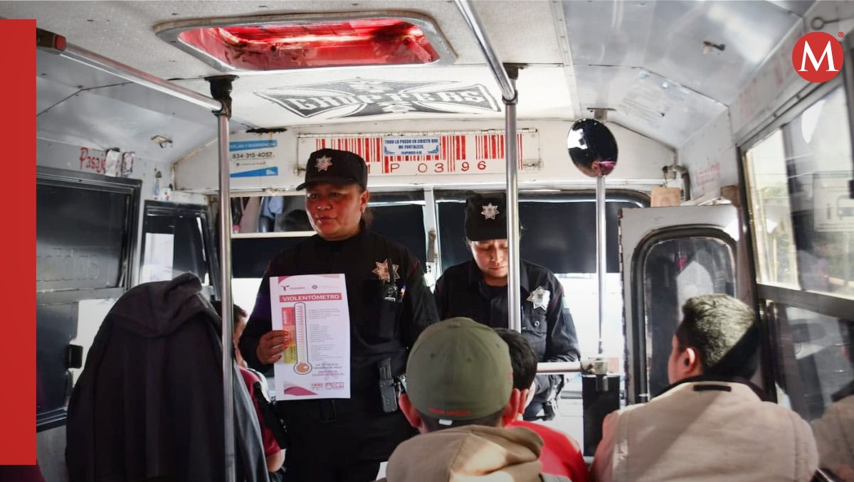 Guardia Estatal de Género abordan transporte público para concientizar y prevenir la violencia. (SSP)