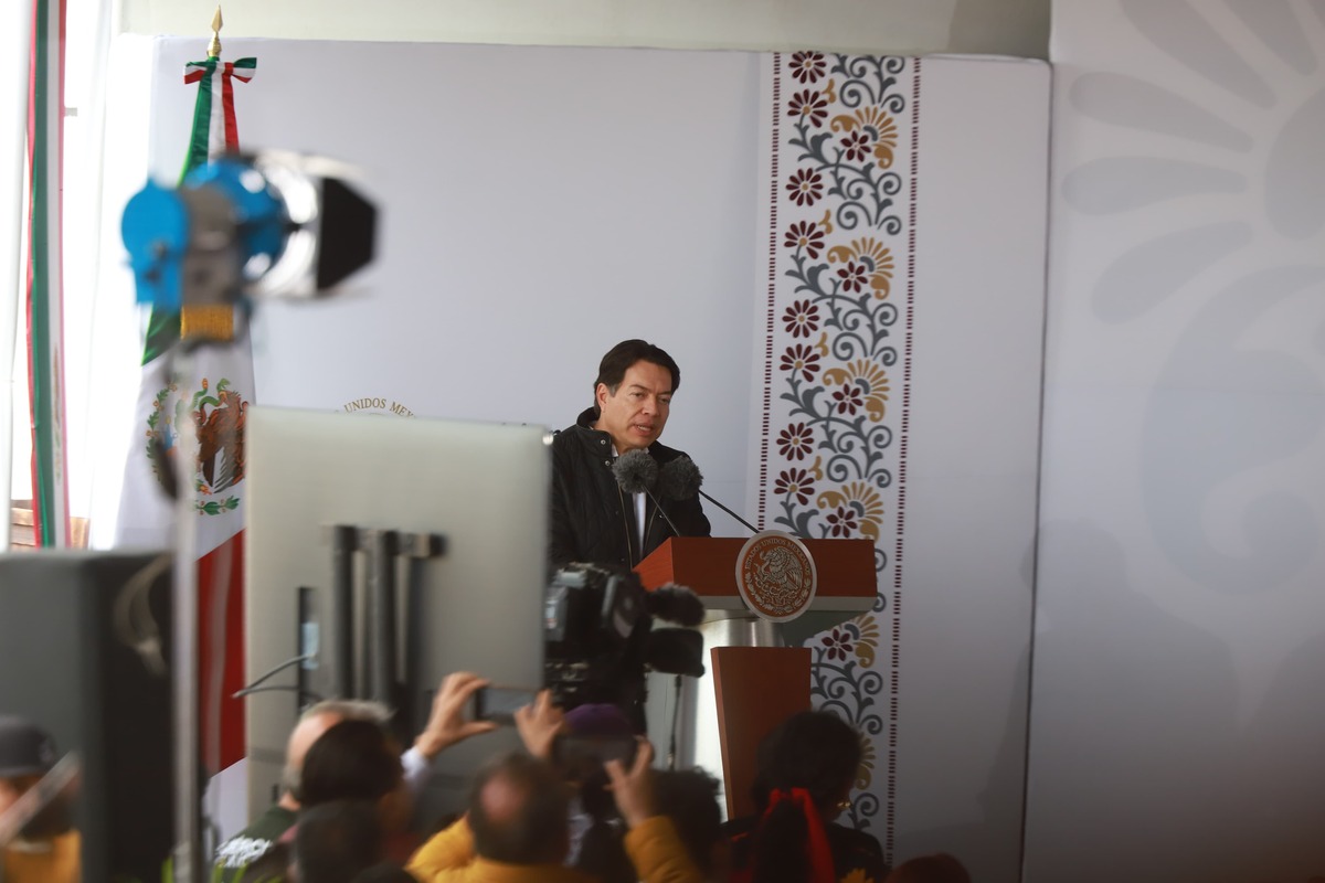 El secretario de Educación Pública, Mario Delgado Carrillo, anuncia la construcción de una nueva preparatoria en Tizayuca (Jorge Sánchez)