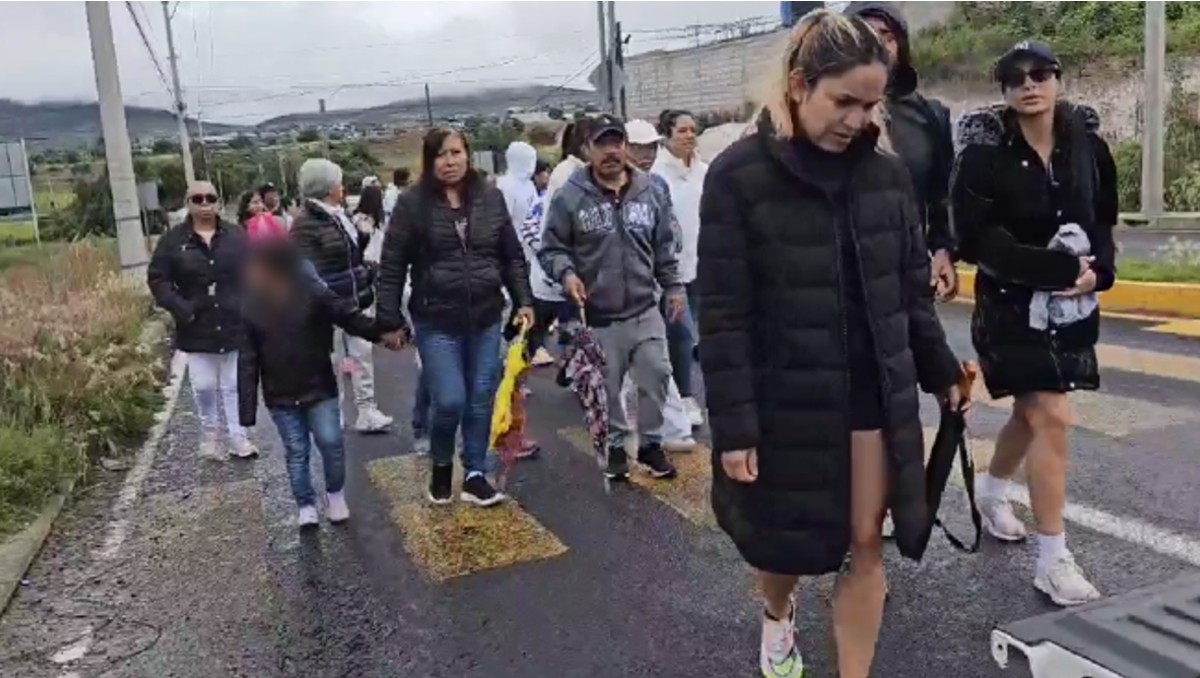 Los vecinos de San Agustín Tlaxiaca se manifiestan exigiendo mayor seguridad