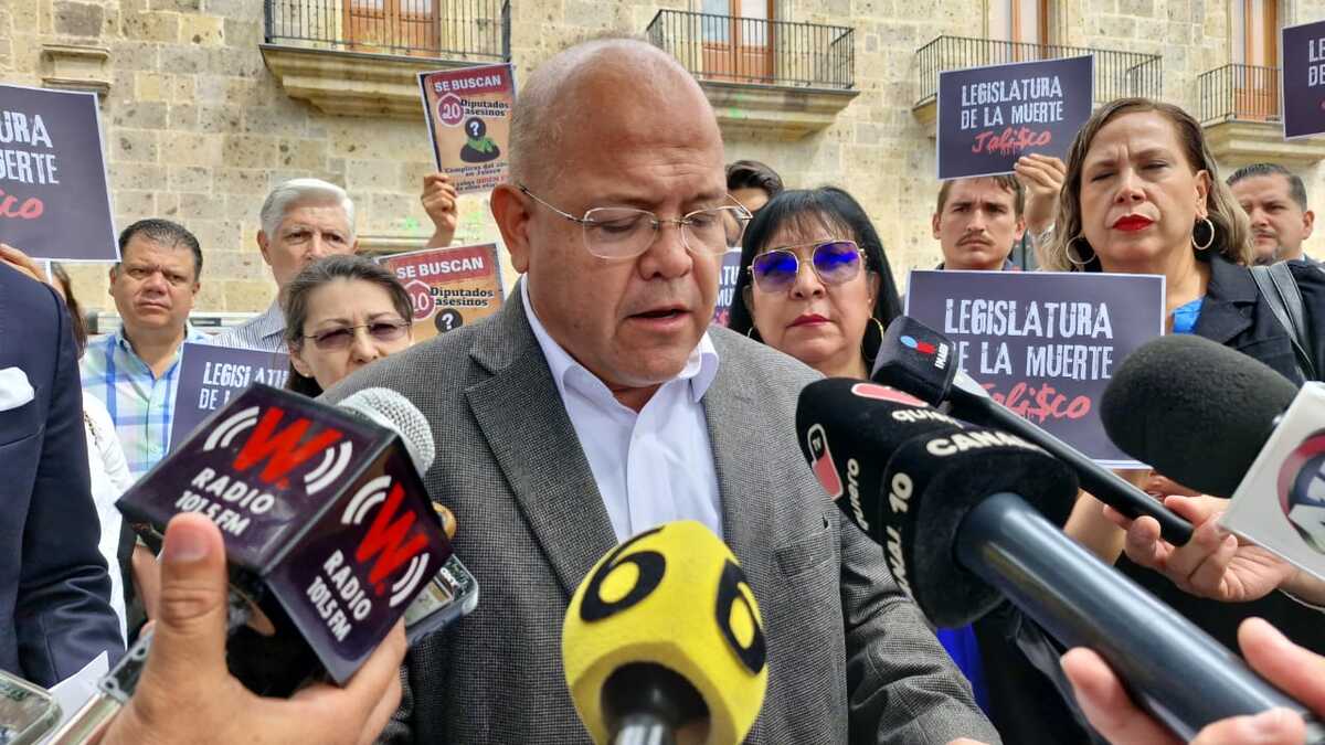 Colectivos por vida se mantienen afuera del Congreso de Jalisco. (Roberto Hurtado)