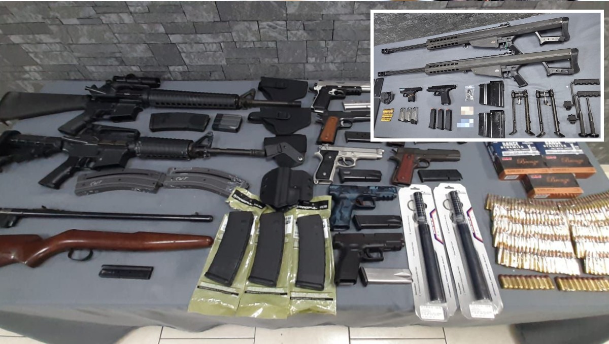 Se decomisaron siete armas cortas, tres armas largas, 17 cargadores, mil 168 cartuchos de diversos calibres y distintos objetos. Foto: Especial