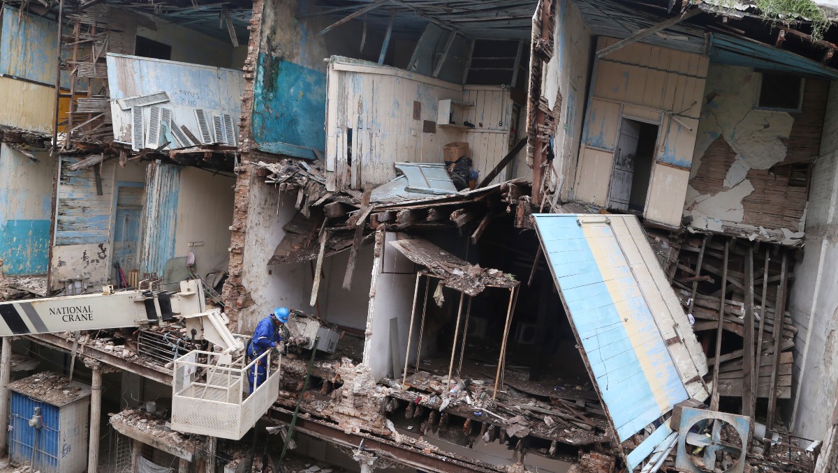 Derrumbe de edificio en el centro de Tampico. (Yazmín Sánchez)