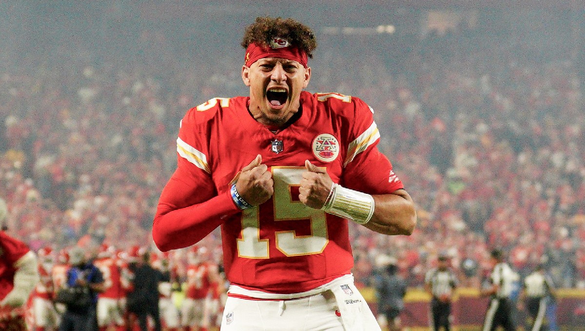 Mahomes y Chiefs mantienen su invicto en la NFL con triunfo sobre Saints (Reuters)