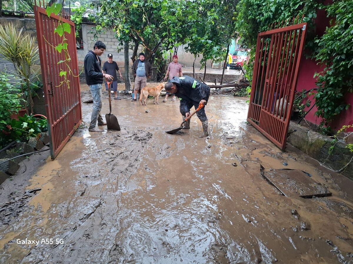 Río Rincón de López, en Tejupilco, se vuelve a desbordar. | Especial.