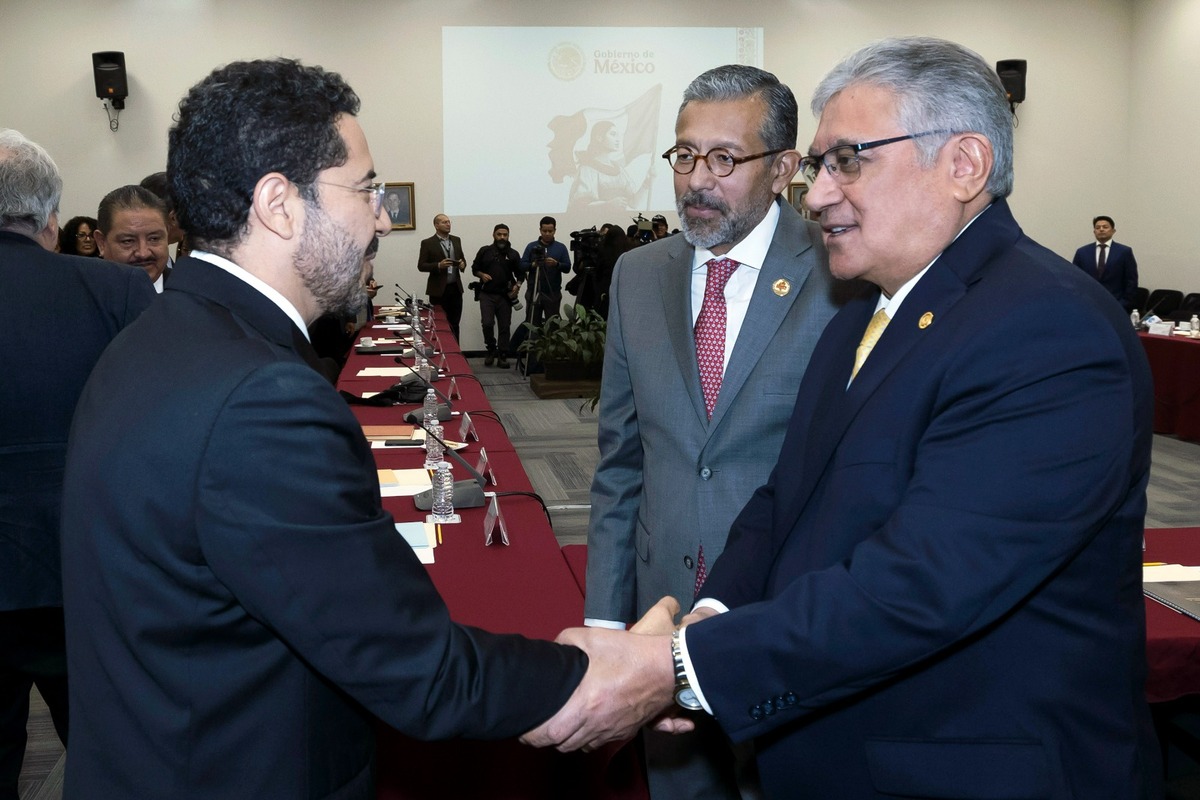 SNTE pide al ISSSTE mayor atención para atender a magisterio. | Especial