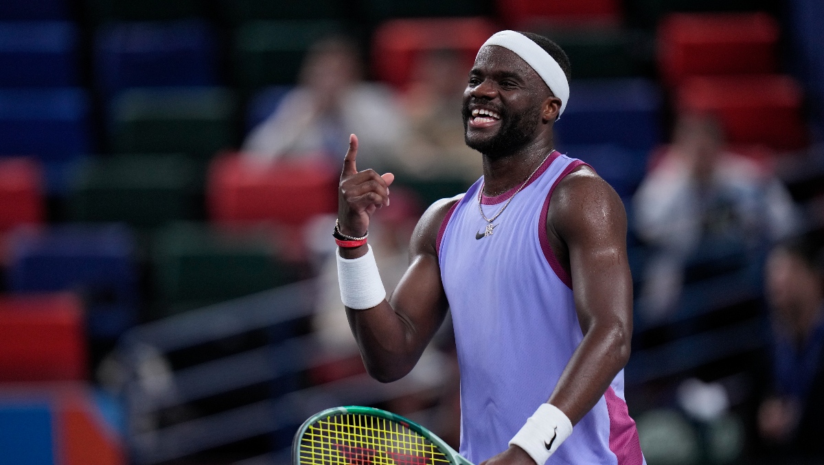 Frances Tiafoe explota e insulta a juez de silla tras ser eliminado en el Masters de Shanghái (AP)