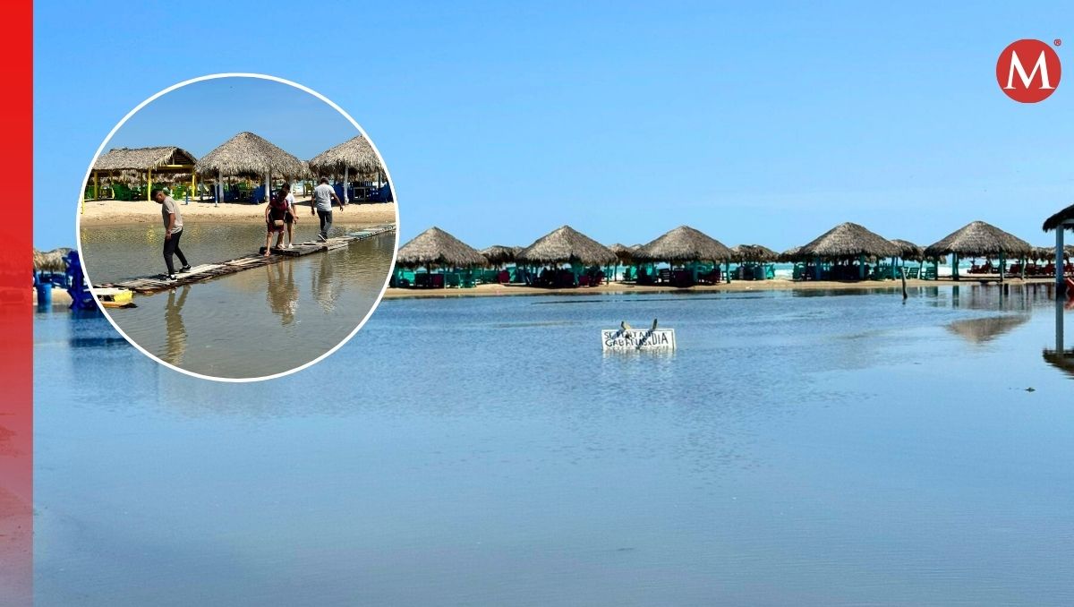 El agua se extendió en gran parte del área de estacionamiento hasta alcanzar la glorieta de las sirenas. (Mario Juárez)