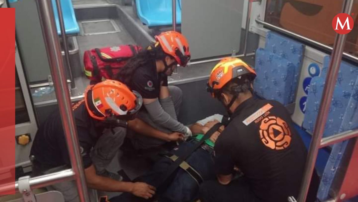 El hombre fue trasladado a un hospital para su atención y valoración médica. Especial