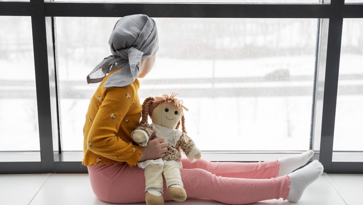 Imagen de referencia niña con cáncer. | Freepik