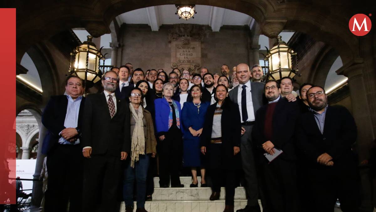 La sesión para la instalación del gabinete se realizó en el antiguo palacio del ayuntamiento (Especial)