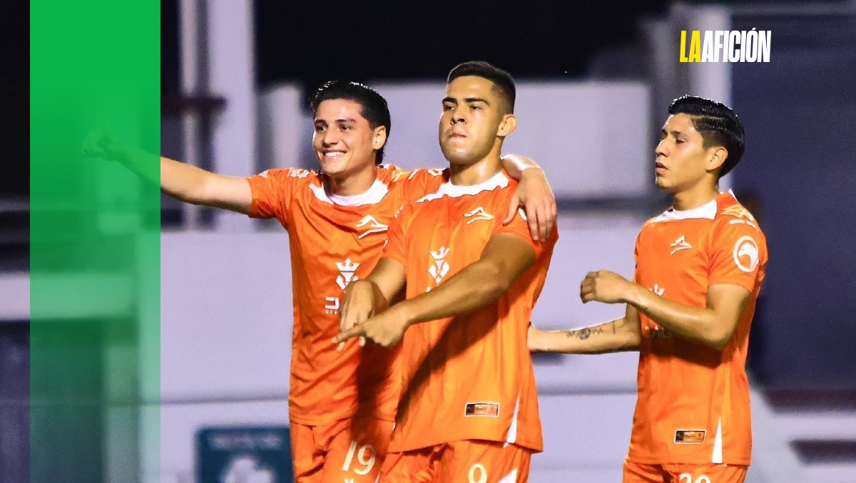 Correcaminos festeja uno de sus goles ante Atlético Morelia.