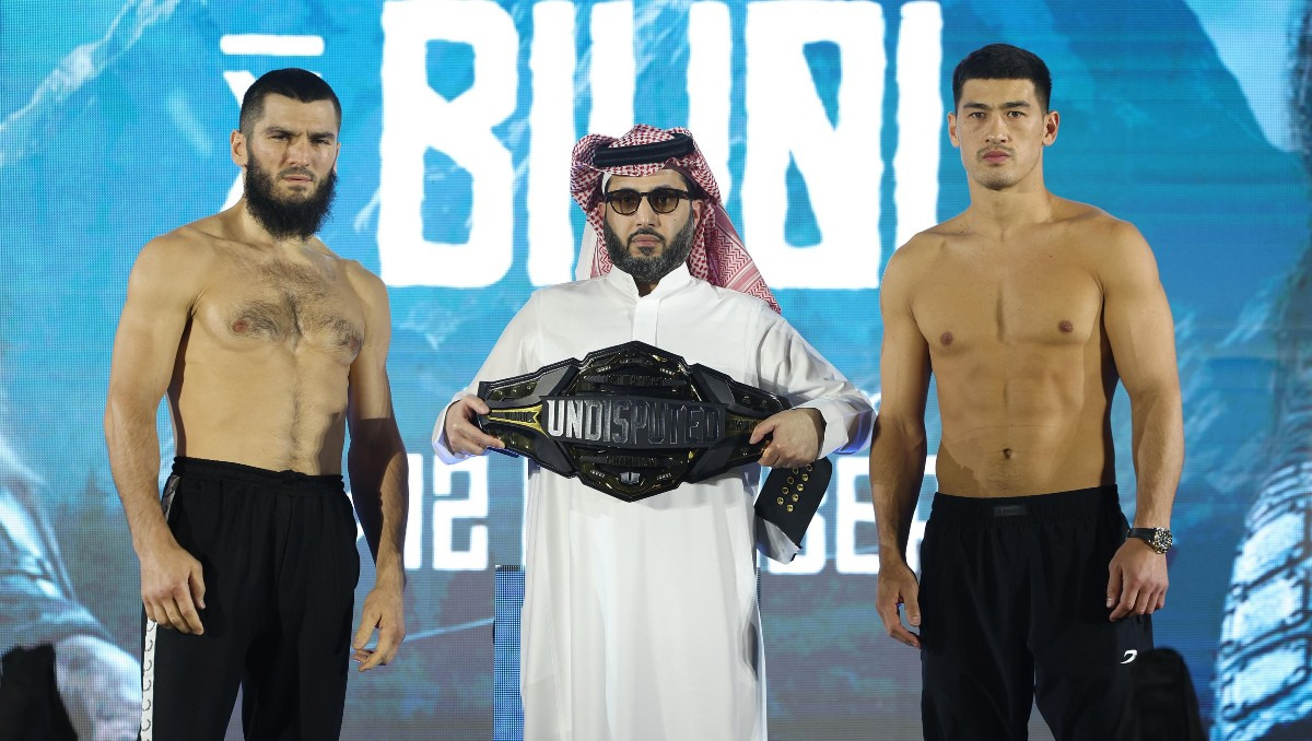 Dmitry Bivol y Artur Beterviev listos para su pelea (X: @MatchroomBoxing)