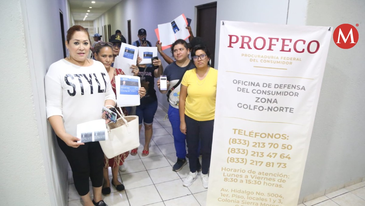 Fans de Luis Miguel acuden a Profeco tras suspensión de concierto en Tampico. (Yazmín Sánchez)